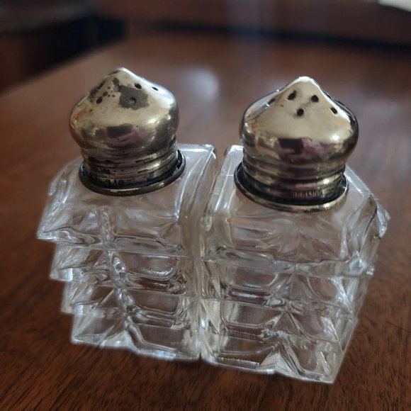 Rogers Sterling & Glass Nestling Salt Pepper Shaker Set 3.5" back to back - Picture 2 of 11